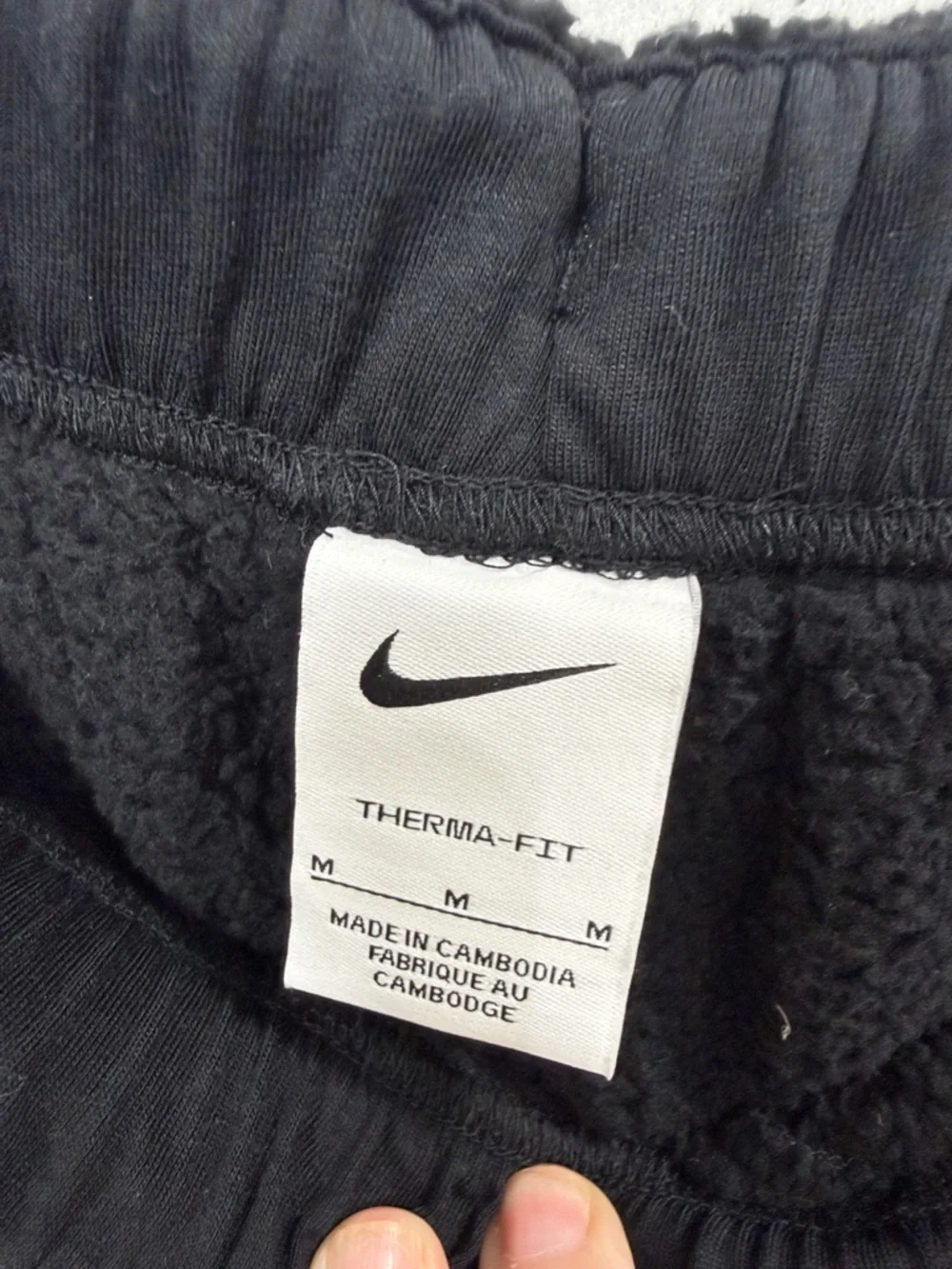 Nike Women’s Therma-Fit Black Fleece Joggers FullLlength size medium. NWT.
